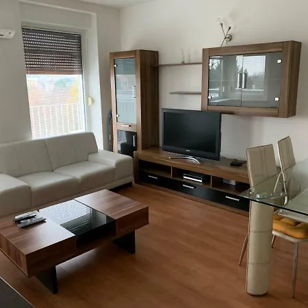 Apartament Agrokomplex - Fair - Botanicka 13 *